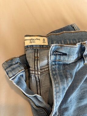 EUC Abercrombie & Fitch Light Blue High-Rise Mom Jeans